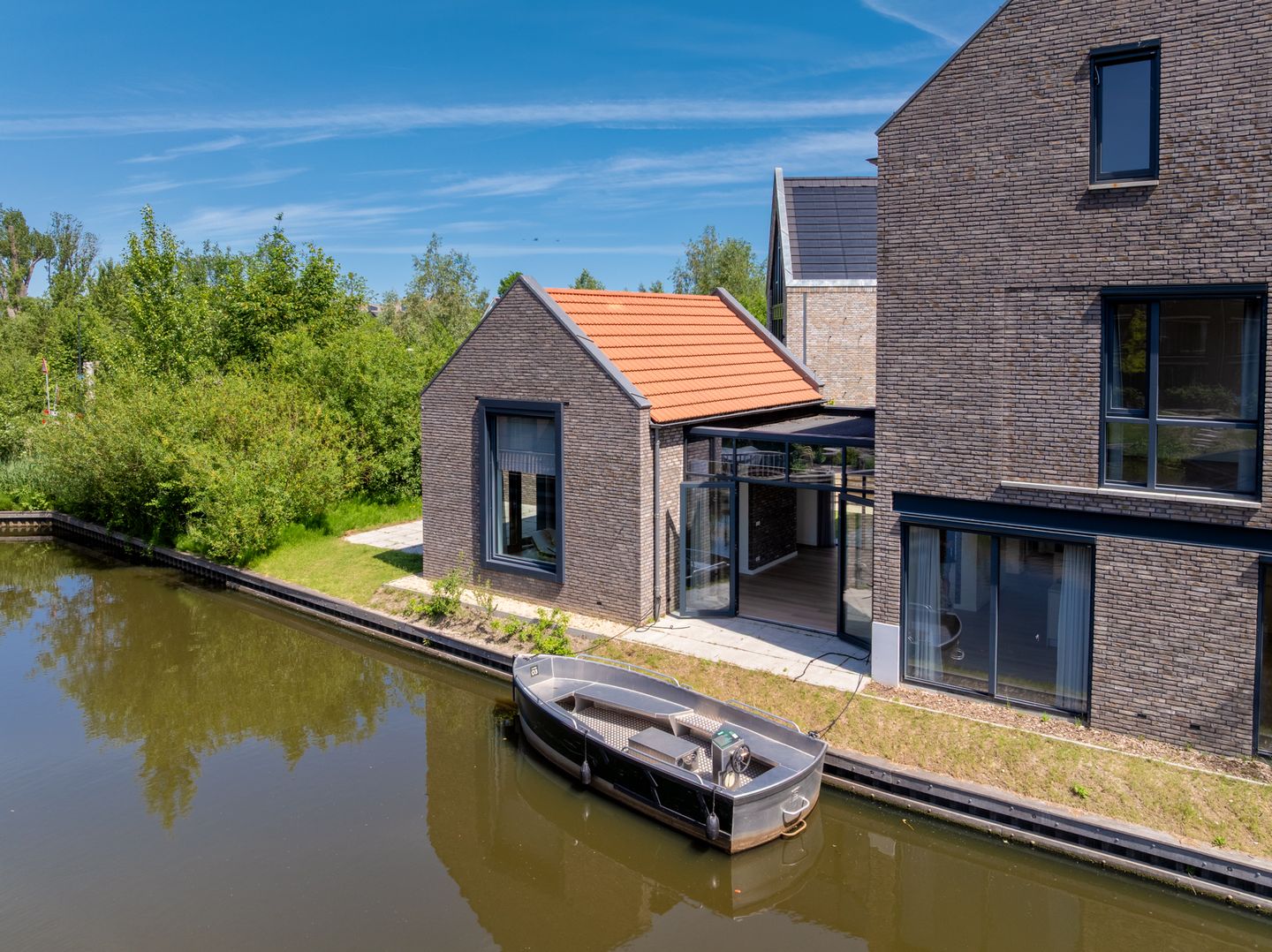 Modern Waterfront Villa with Private Mooring in De Krijgsman Muiden — 35