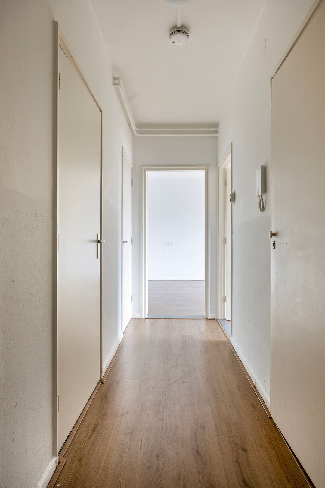 Centrally Located Apartment with Sunny Balcony in Arnhem — 7