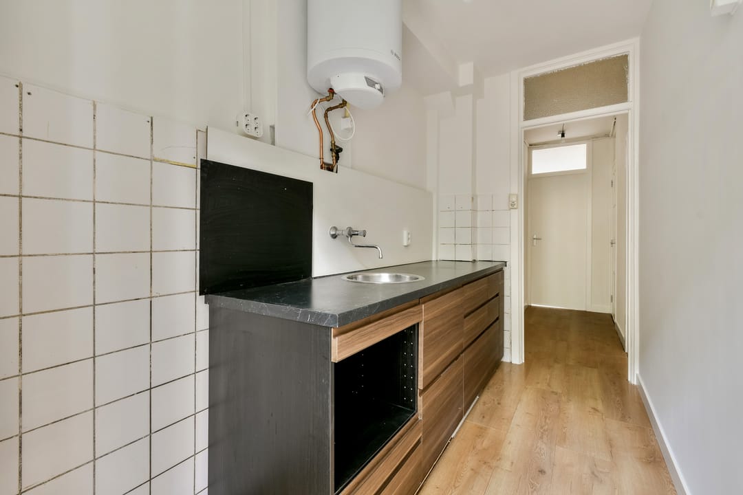 Spacious Two-Bedroom Apartment with Full-Width Balcony in De Baarsjes — 8