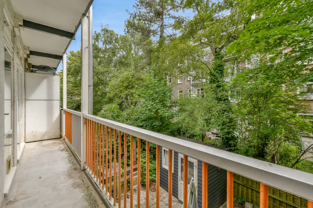 Spacious Two-Bedroom Apartment with Full-Width Balcony in De Baarsjes — 13