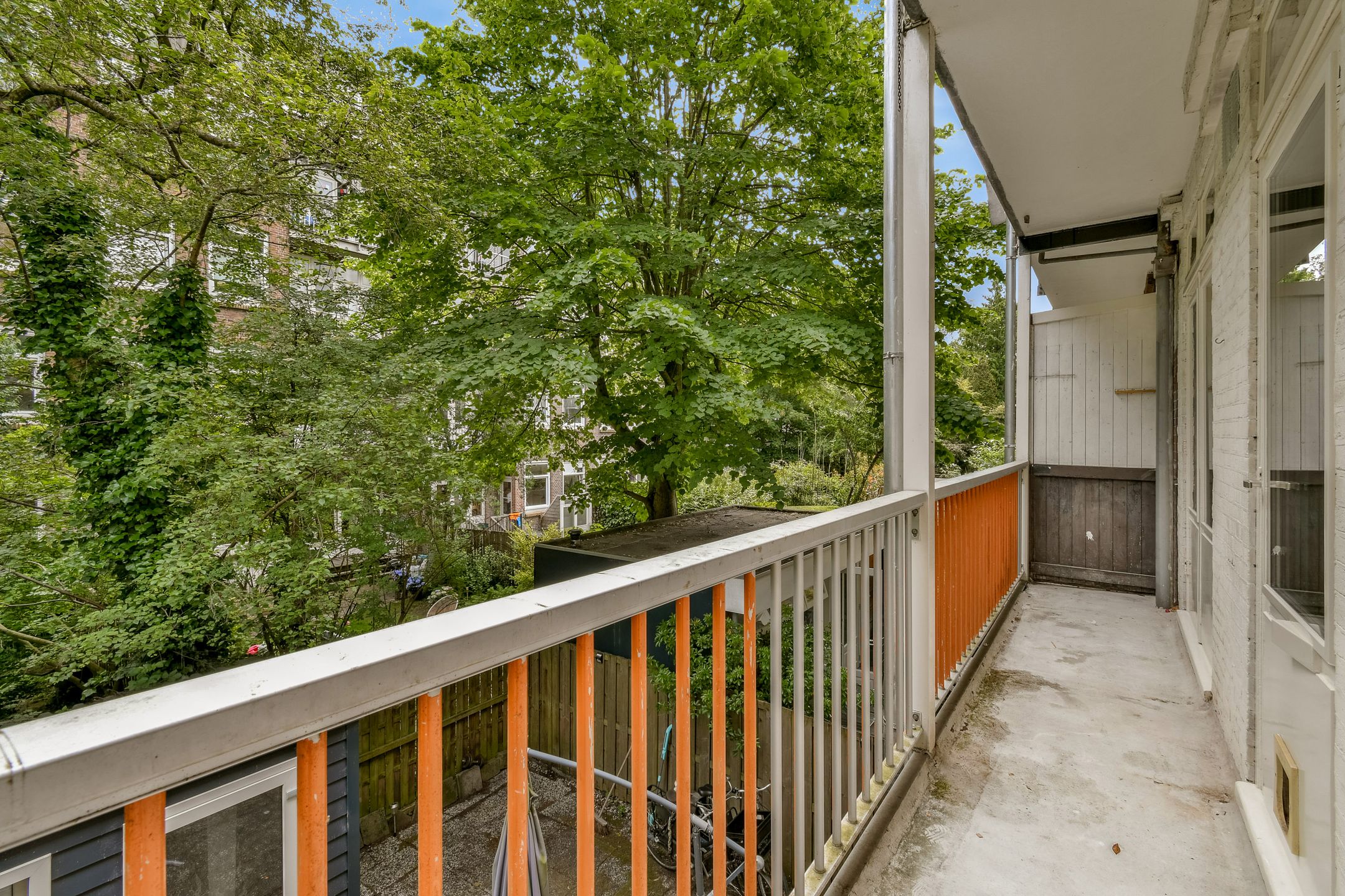 Spacious Two-Bedroom Apartment with Full-Width Balcony in De Baarsjes — 15