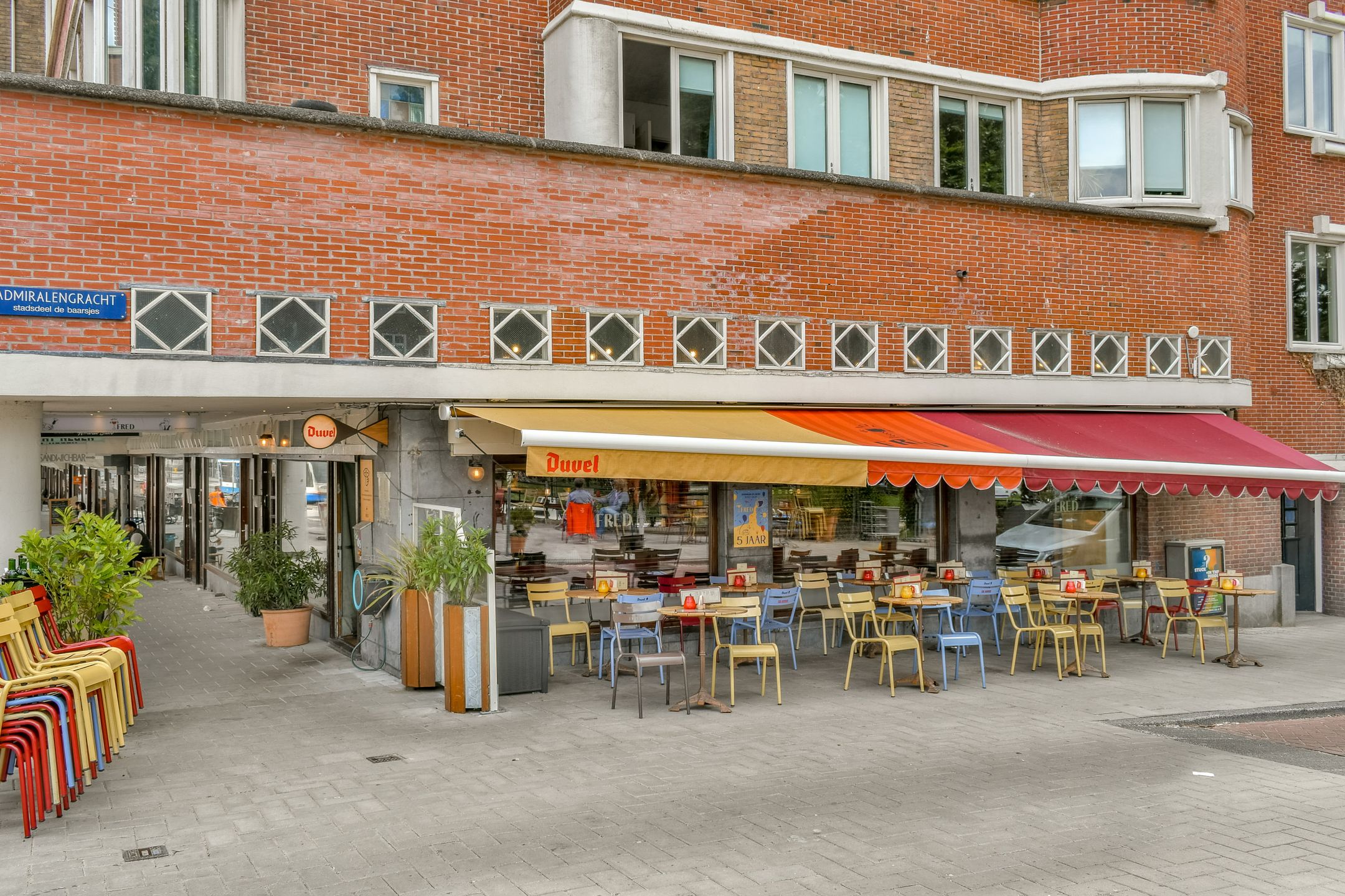 Spacious Two-Bedroom Apartment with Full-Width Balcony in De Baarsjes — 24