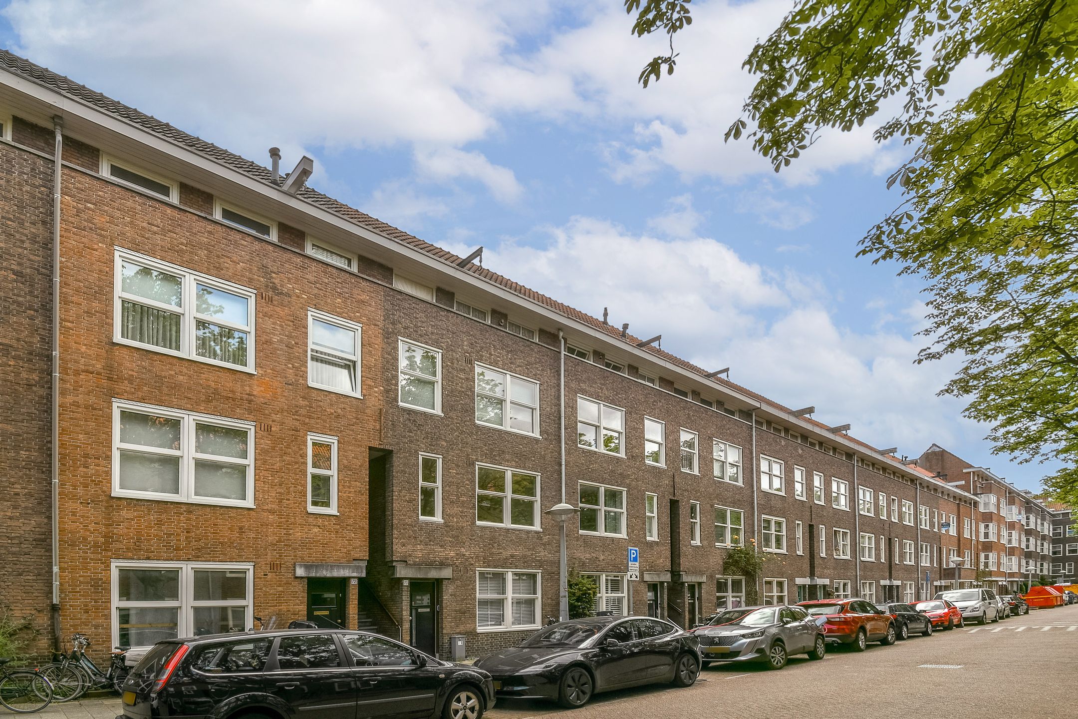 Spacious Two-Bedroom Apartment with Full-Width Balcony in De Baarsjes — 21