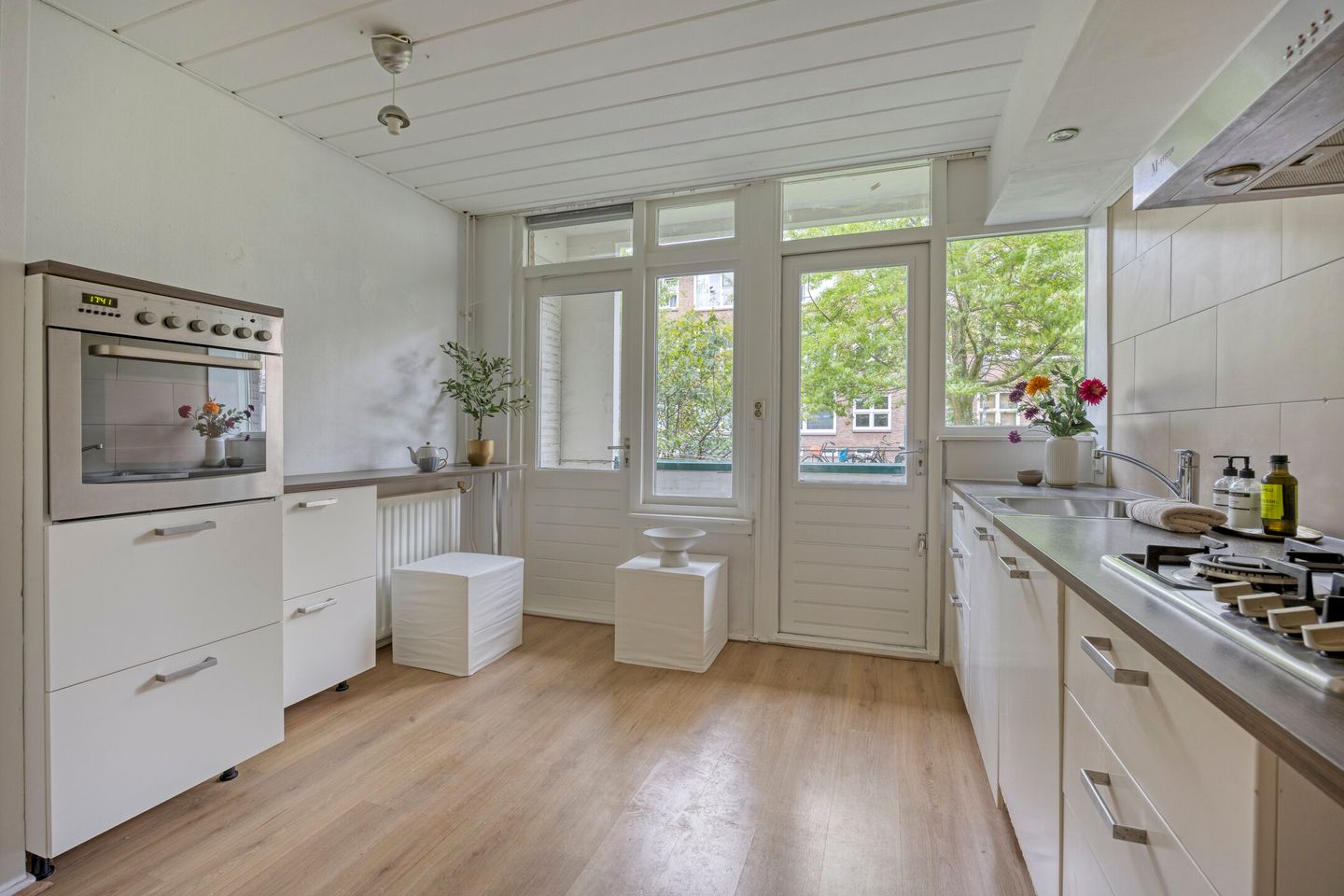 Spacious Apartment with Basement Room in Popular Kralingen — 14