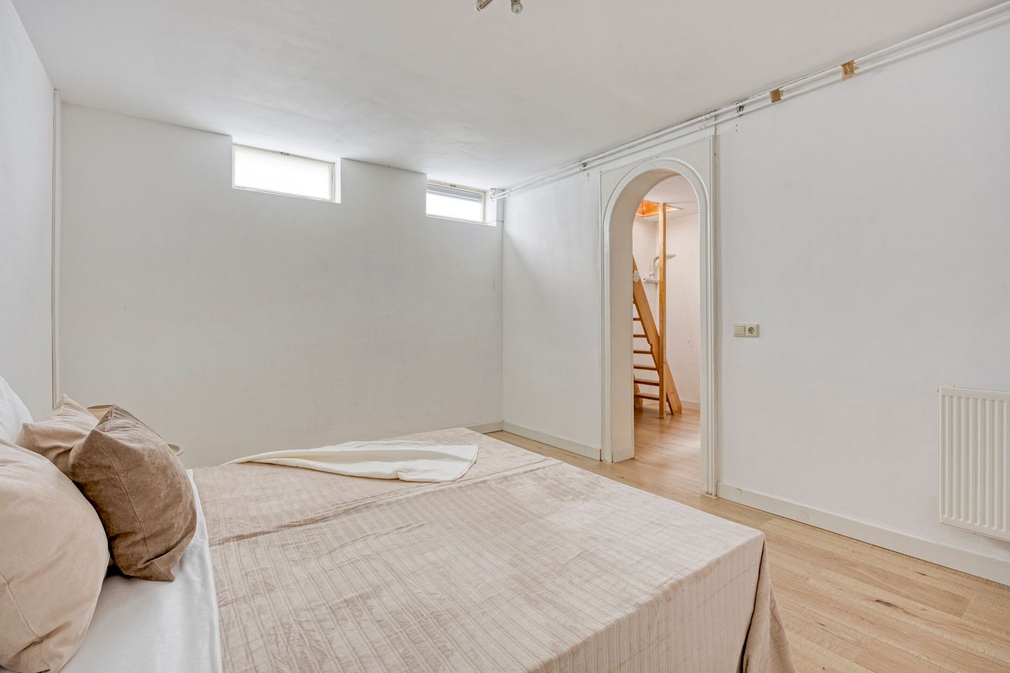 Spacious Apartment with Basement Room in Popular Kralingen — 29