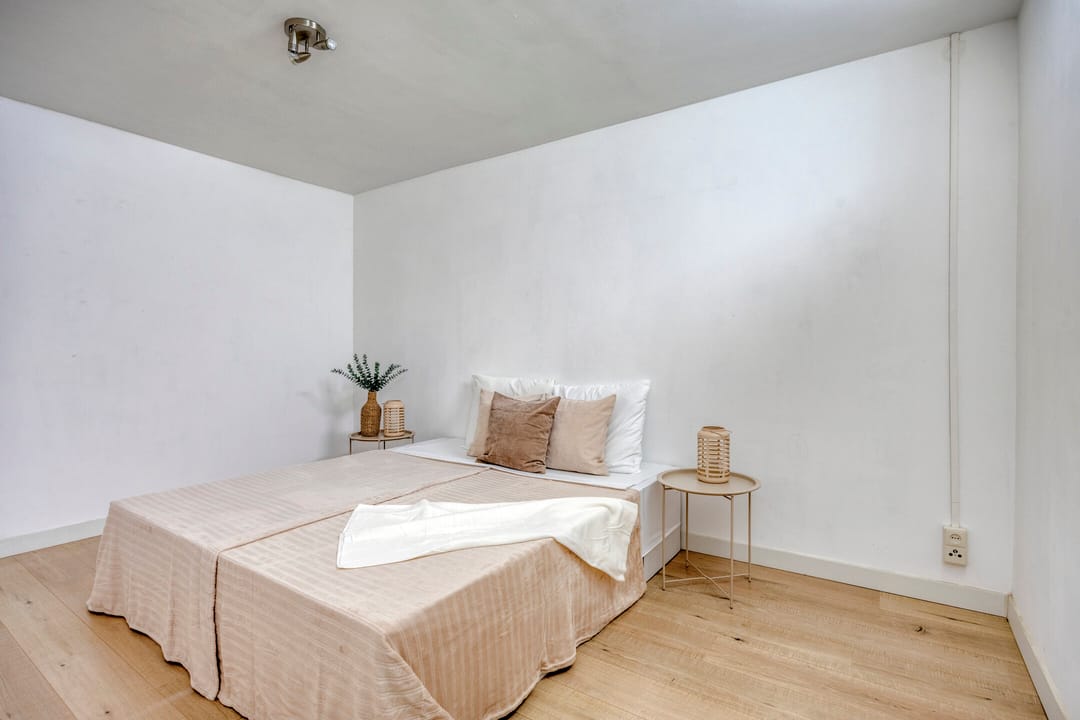 Spacious Apartment with Basement Room in Popular Kralingen — 26