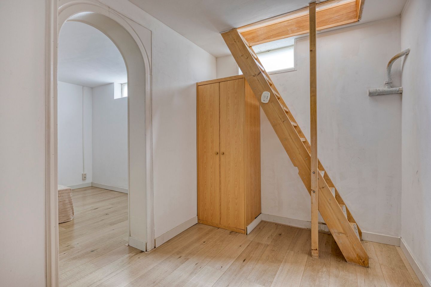 Spacious Apartment with Basement Room in Popular Kralingen — 25