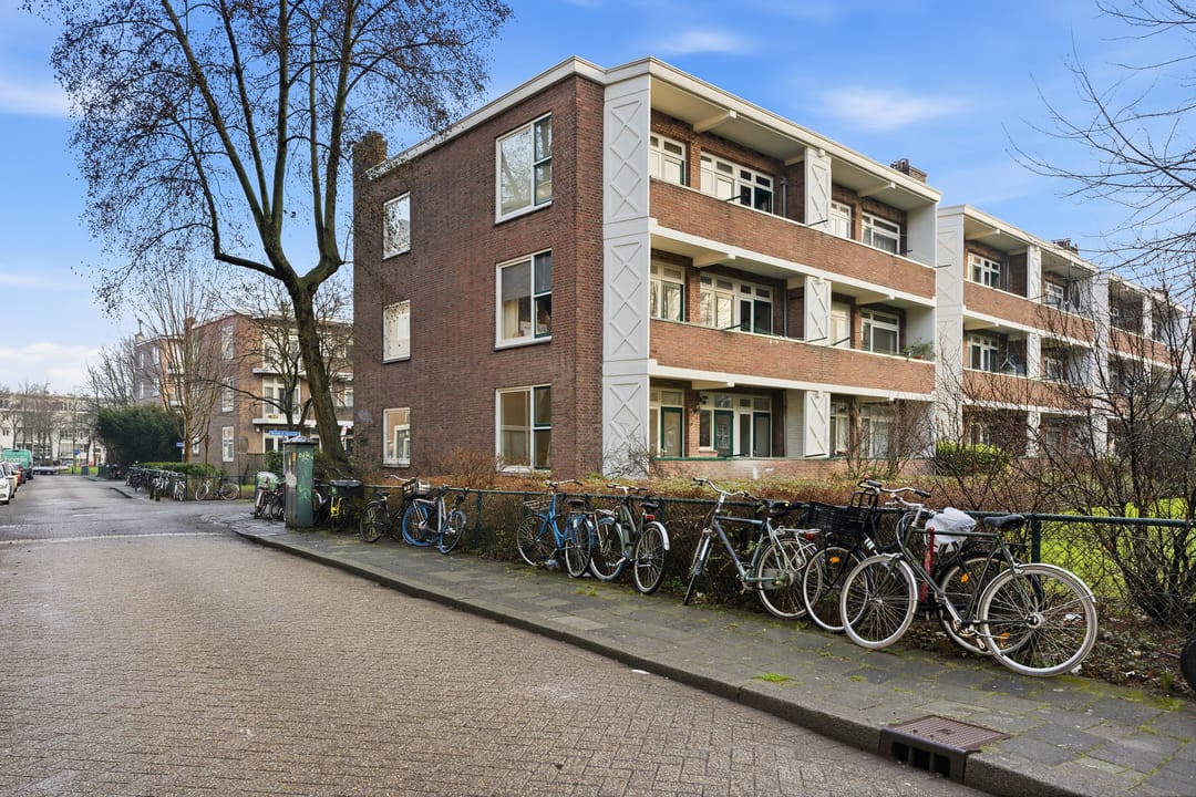 Spacious Apartment with Basement Room in Popular Kralingen — 31