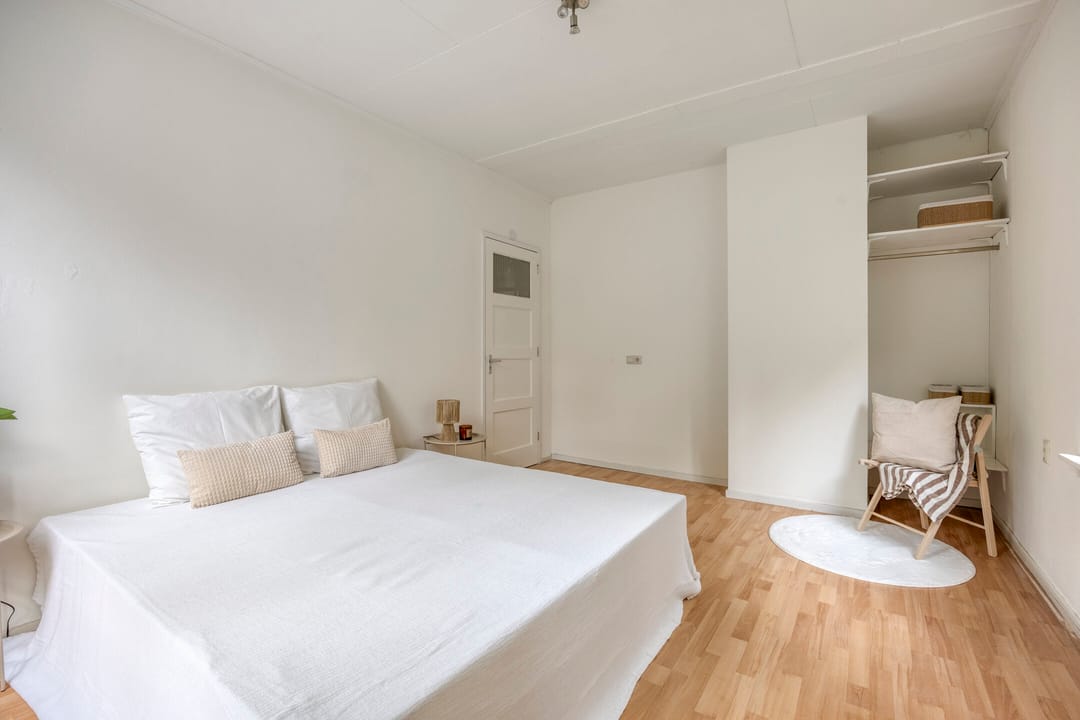 Spacious Apartment with Basement Room in Popular Kralingen — 17