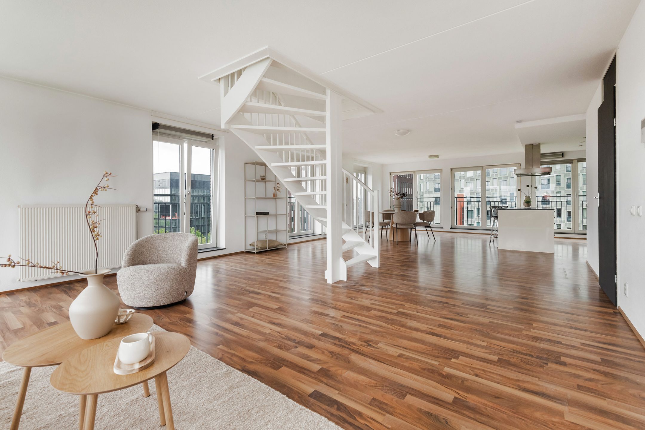 Bright Corner Maisonnette with Panoramic Rotterdam Skyline Views — 9