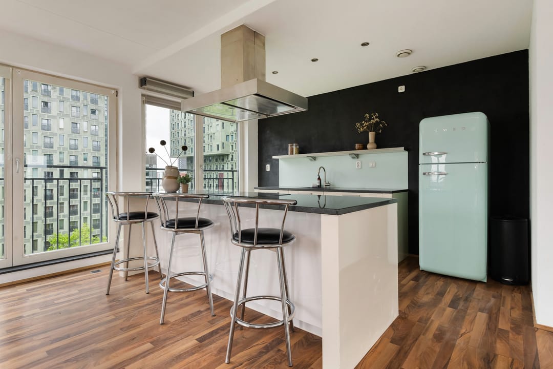 Bright Corner Maisonnette with Panoramic Rotterdam Skyline Views — 13