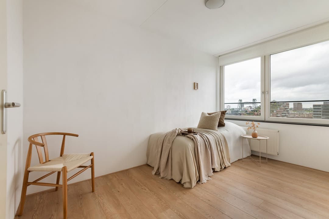 Bright Corner Maisonnette with Panoramic Rotterdam Skyline Views — 22