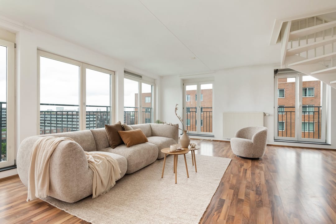 Bright Corner Maisonnette with Panoramic Rotterdam Skyline Views — 7