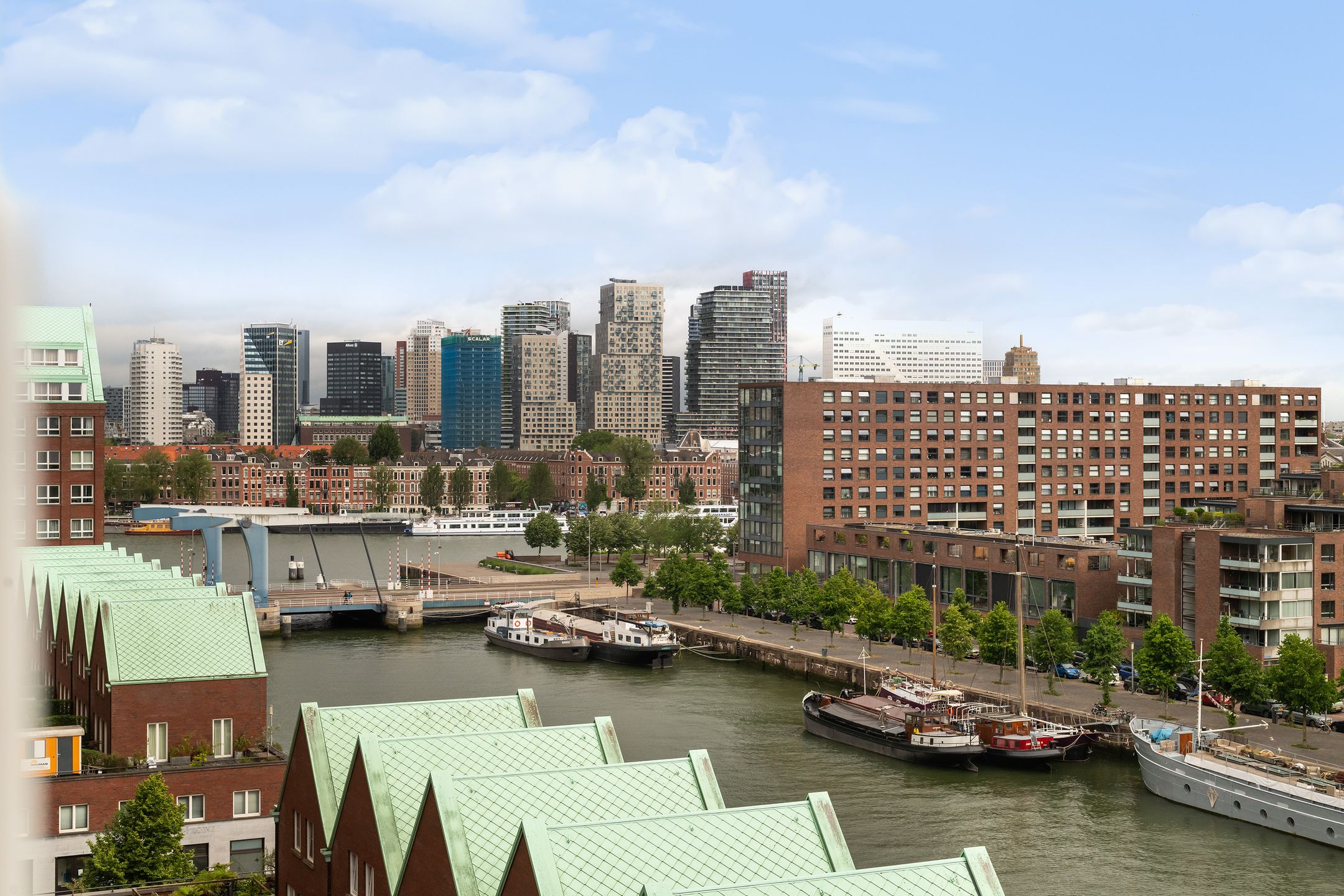 Bright Corner Maisonnette with Panoramic Rotterdam Skyline Views — 21
