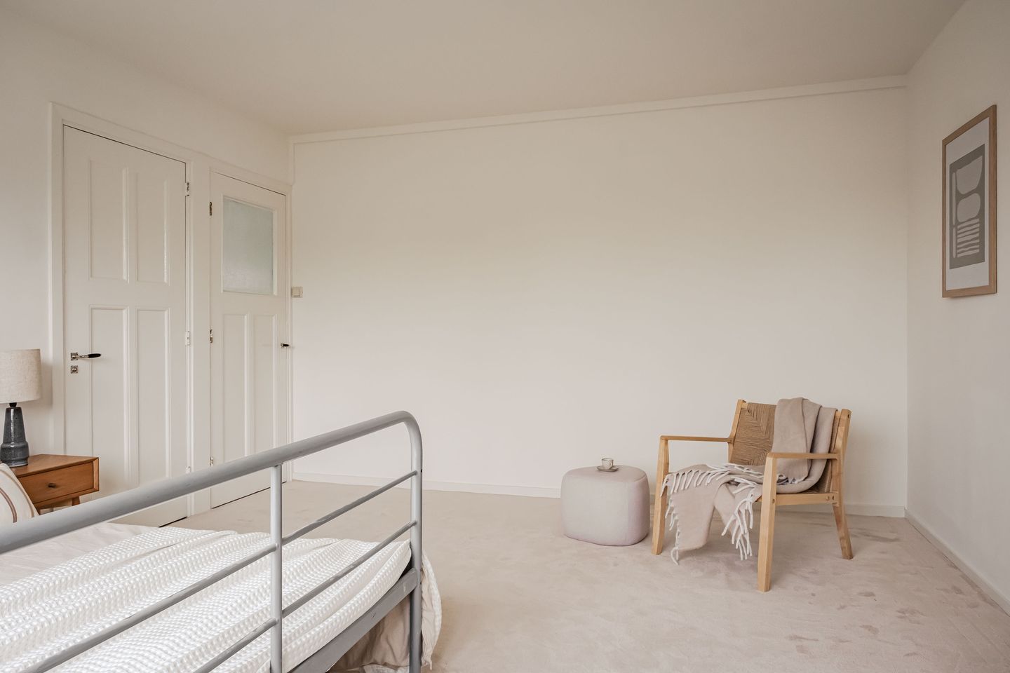 Spacious Upper Floor Apartment with Canal Views in Haarlem — 20