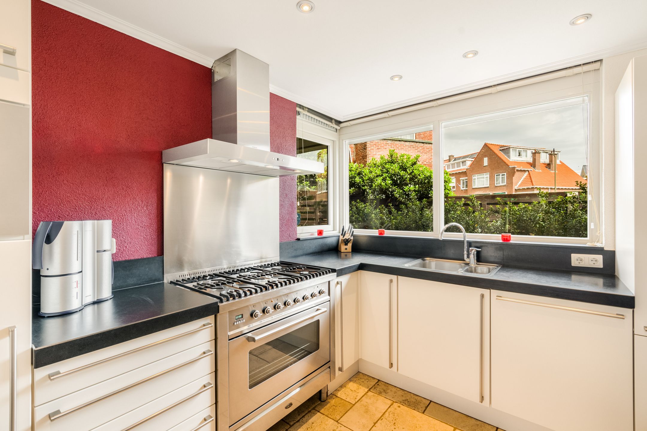 Bright Terraced House with Sunny Southwest Garden in Belgisch Park — 27