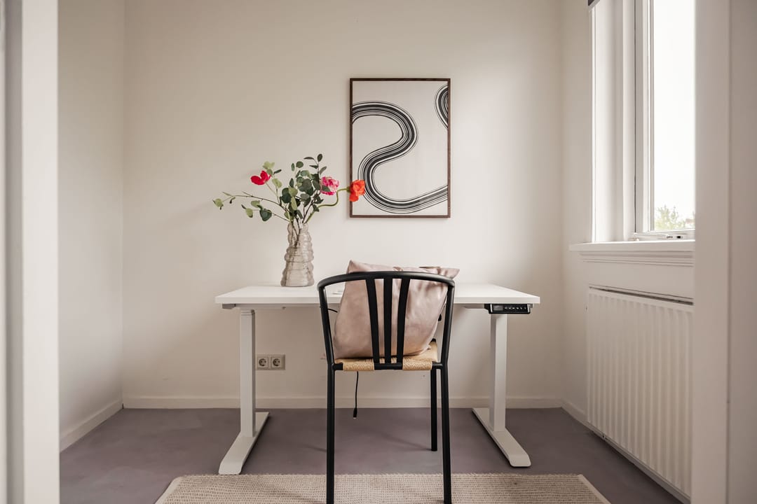 Spacious Upper Floor Apartment with Canal Views in Haarlem — 26