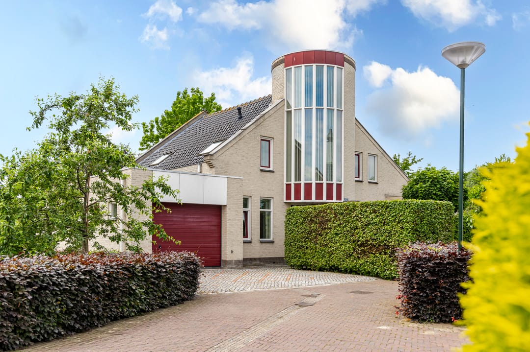 Waterfront Villa with Distinctive Glass Tower in Werkendam — 7