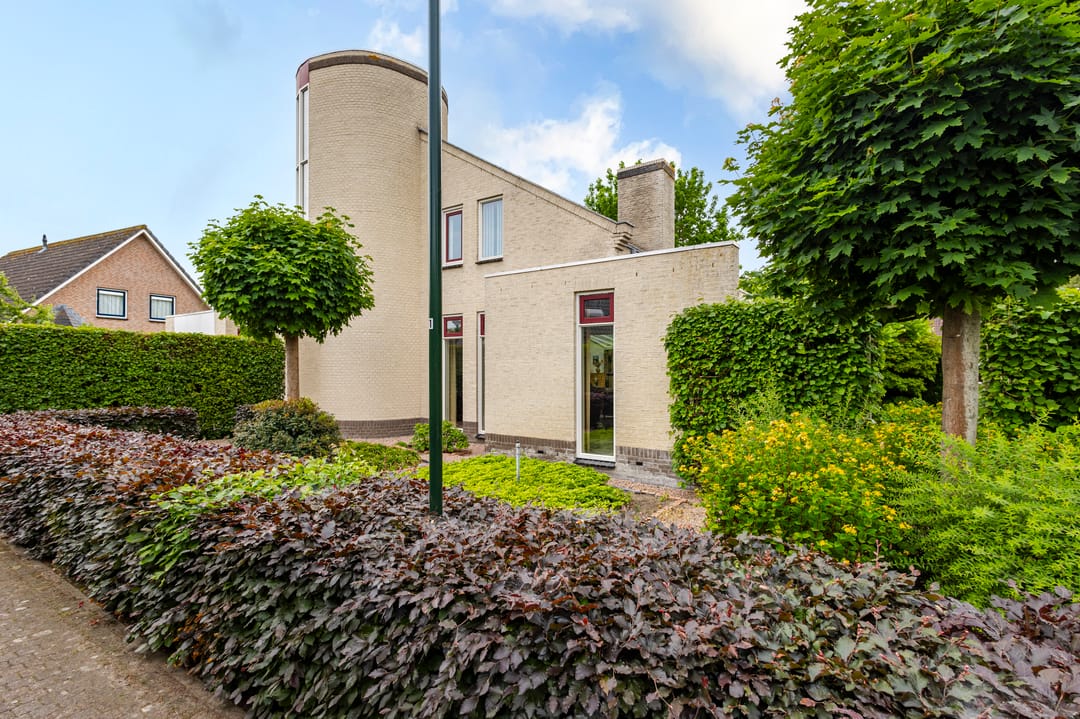 Waterfront Villa with Distinctive Glass Tower in Werkendam — 8