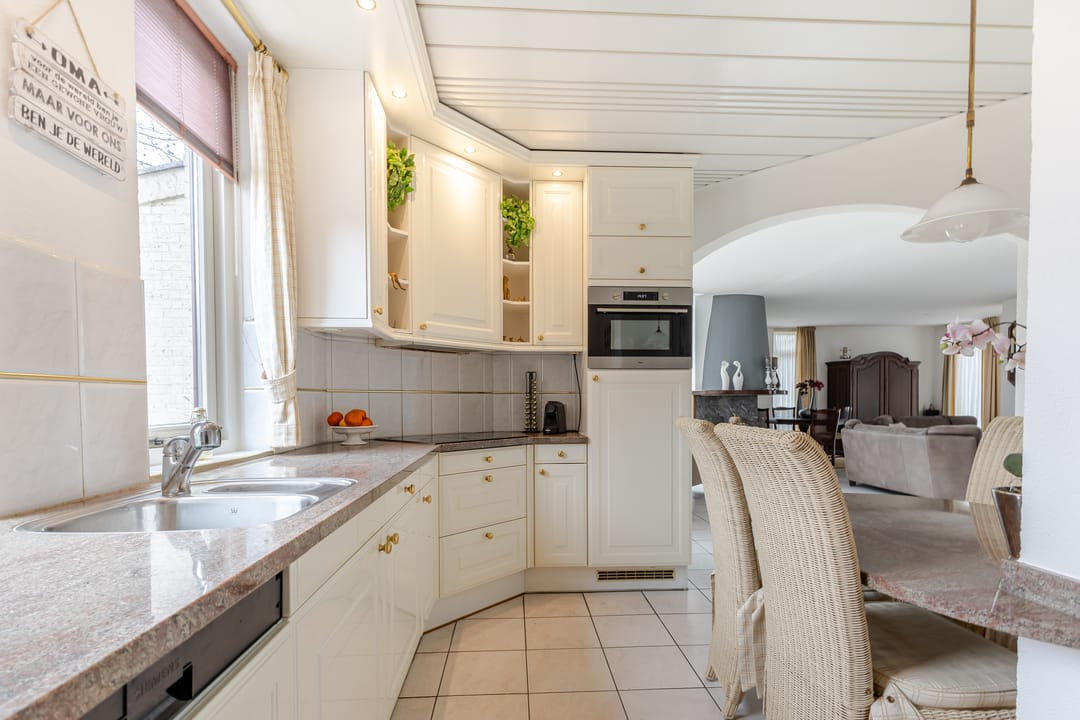 Waterfront Villa with Distinctive Glass Tower in Werkendam — 28