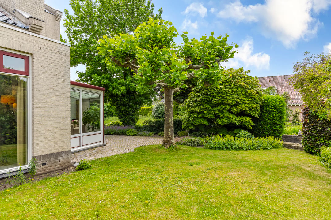 Waterfront Villa with Distinctive Glass Tower in Werkendam — 56