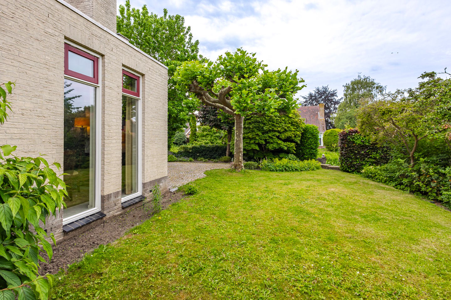 Waterfront Villa with Distinctive Glass Tower in Werkendam — 55