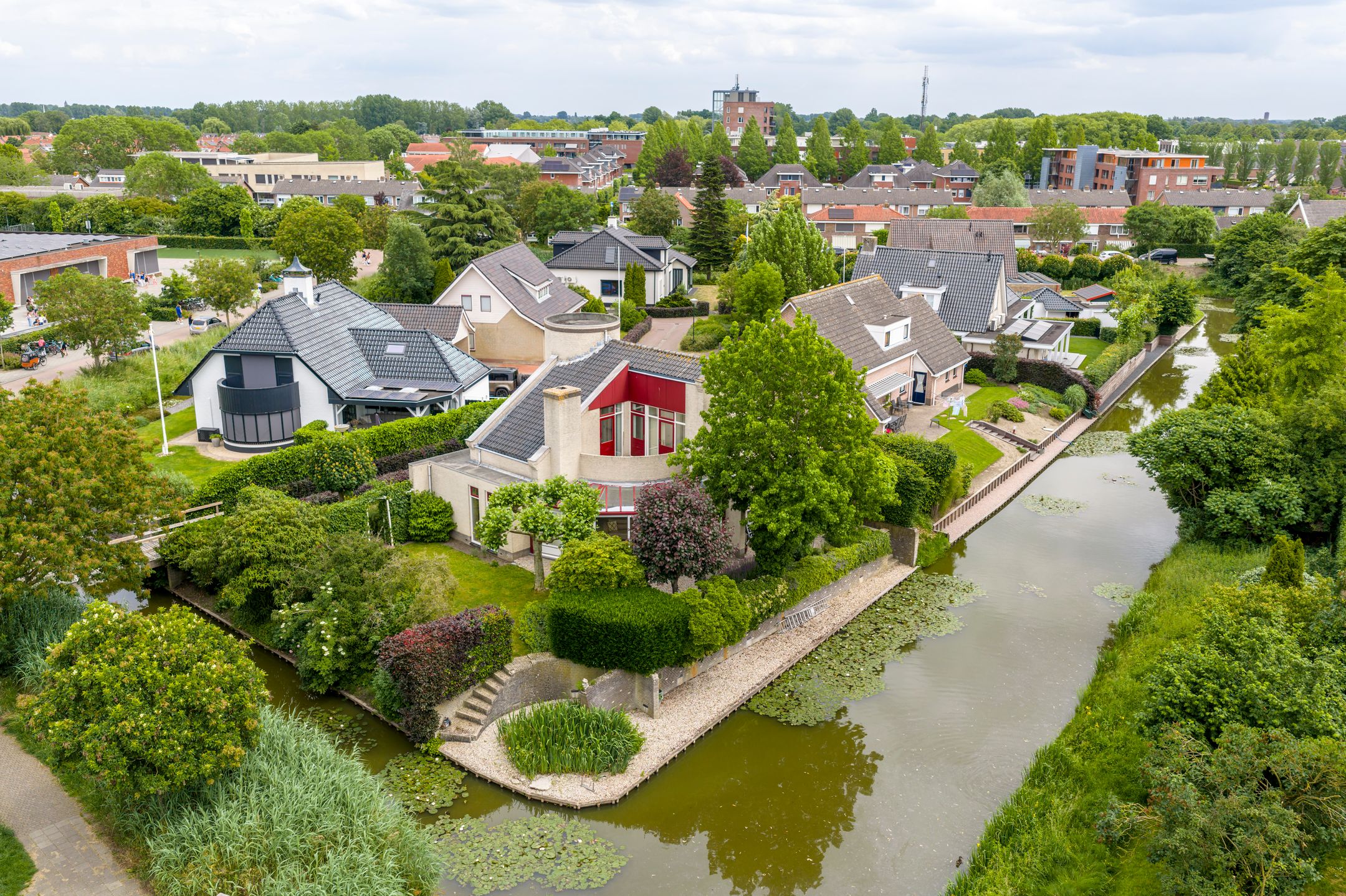 Waterfront Villa with Distinctive Glass Tower in Werkendam — 72