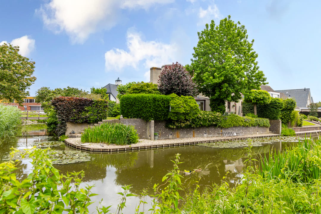 Waterfront Villa with Distinctive Glass Tower in Werkendam — 68