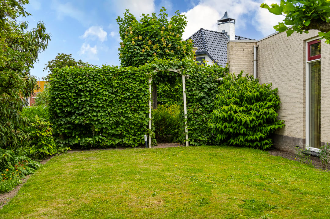 Waterfront Villa with Distinctive Glass Tower in Werkendam — 53