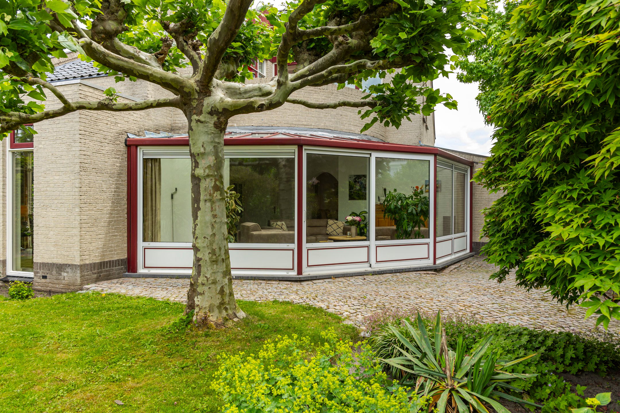 Waterfront Villa with Distinctive Glass Tower in Werkendam — 57