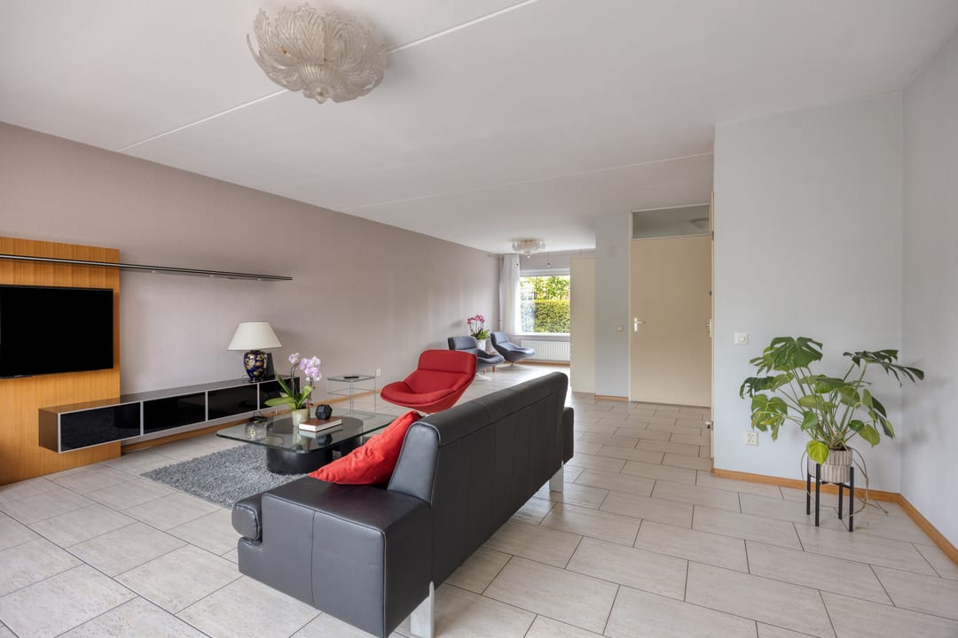 Spacious Semi-Detached Home with Water Views and Private Garage in Rokkeveen — 7