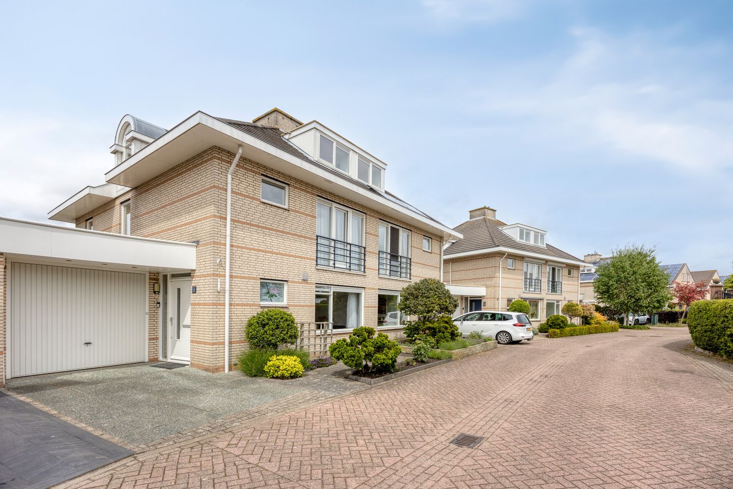 Spacious Semi-Detached Home with Water Views and Private Garage in Rokkeveen — 35
