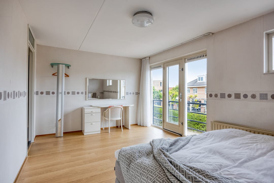 Spacious Semi-Detached Home with Water Views and Private Garage in Rokkeveen — 17