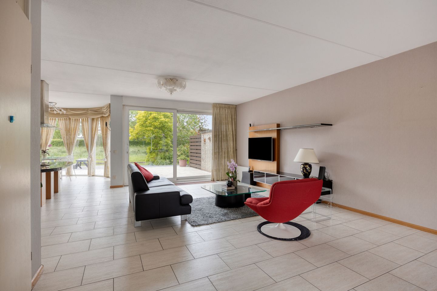 Spacious Semi-Detached Home with Water Views and Private Garage in Rokkeveen — 10