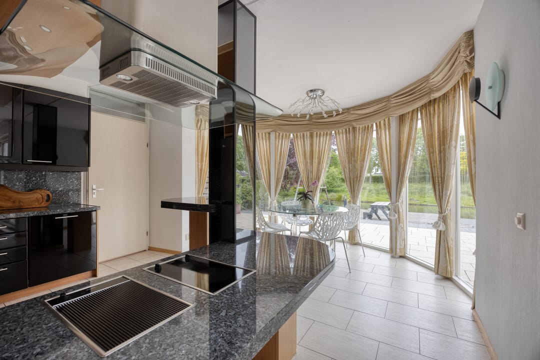 Spacious Semi-Detached Home with Water Views and Private Garage in Rokkeveen — 11
