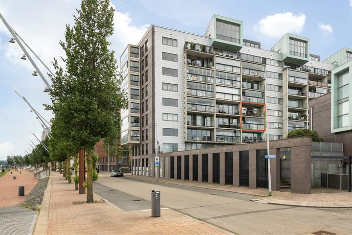 Photo 2 of Bas Paauwestraat 110