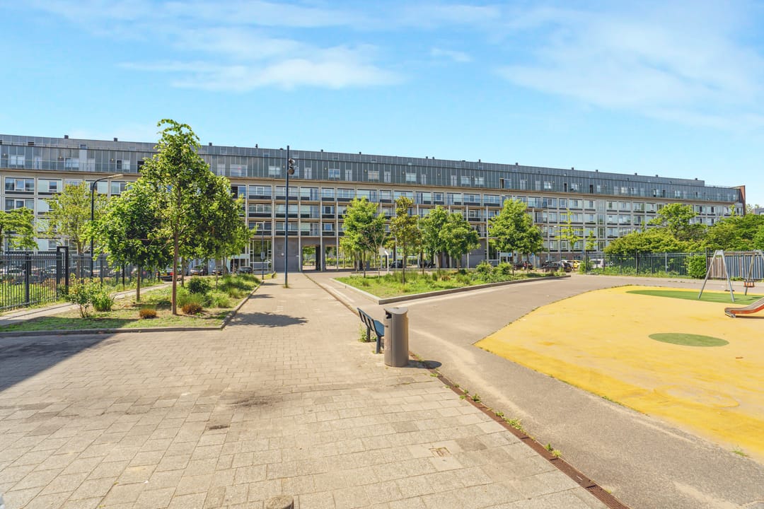 Spacious Four-Room Apartment with Southwest-Facing Terrace in Osdorp — 28