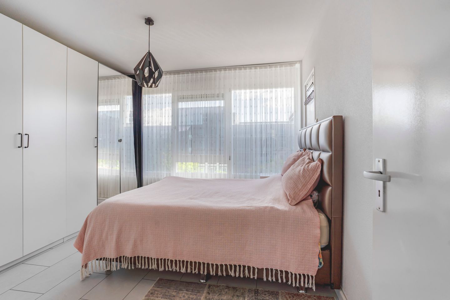 Spacious Four-Room Apartment with Southwest-Facing Terrace in Osdorp — 14