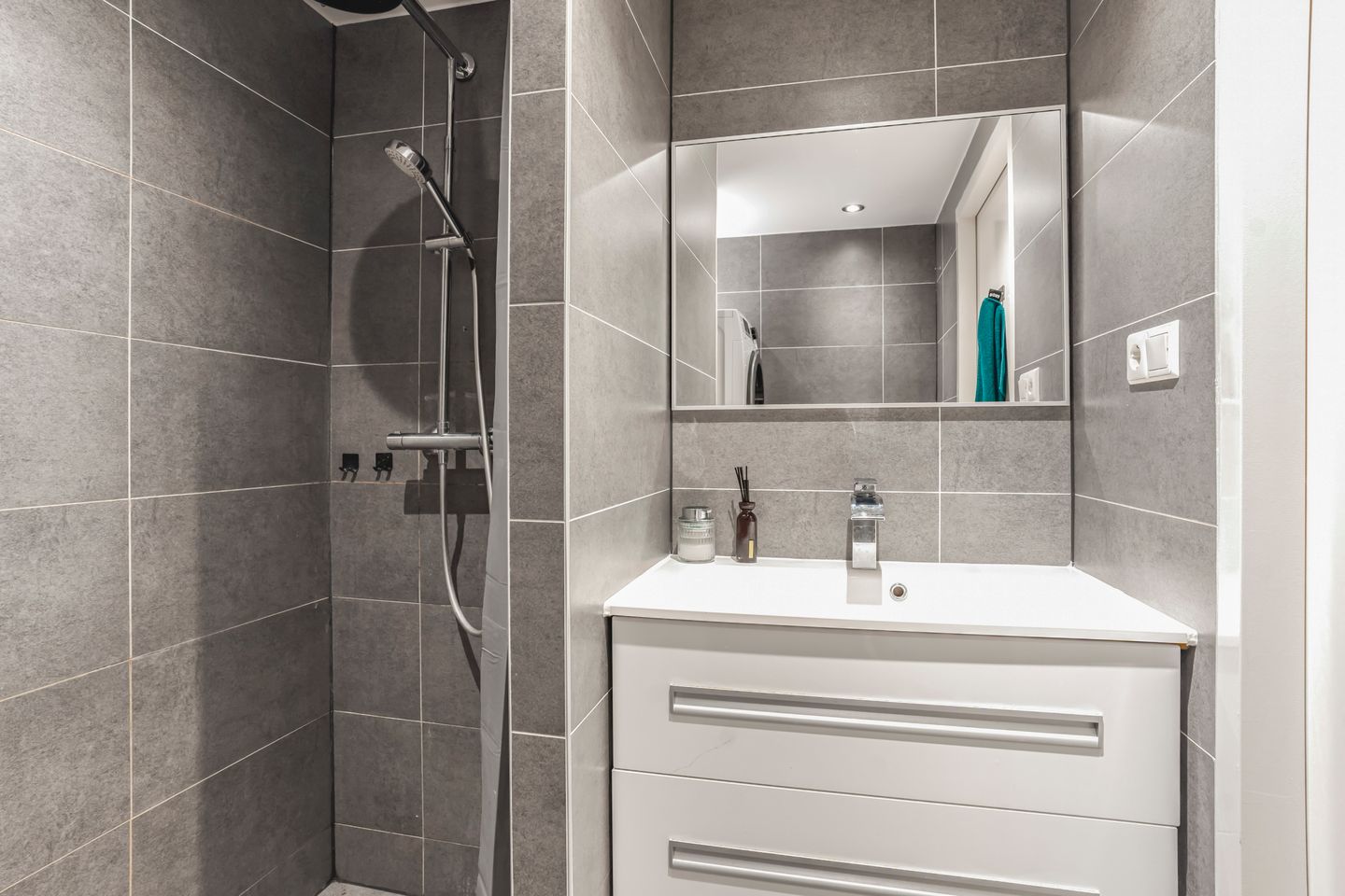 Spacious Four-Room Apartment with Southwest-Facing Terrace in Osdorp — 25