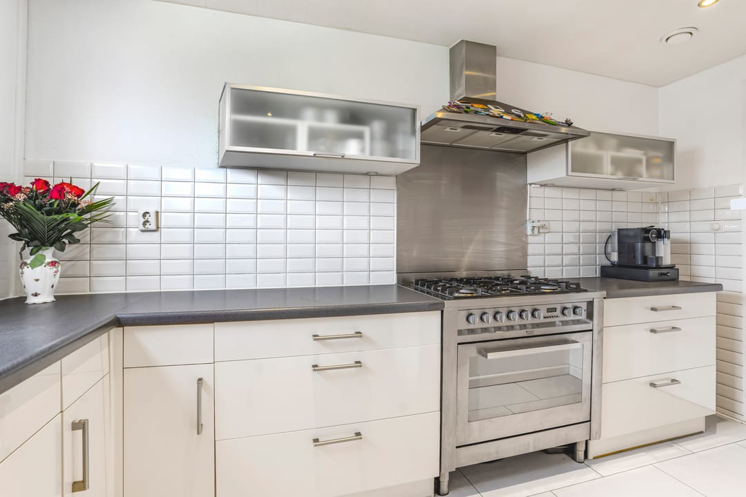Spacious Four-Room Apartment with Southwest-Facing Terrace in Osdorp — 11