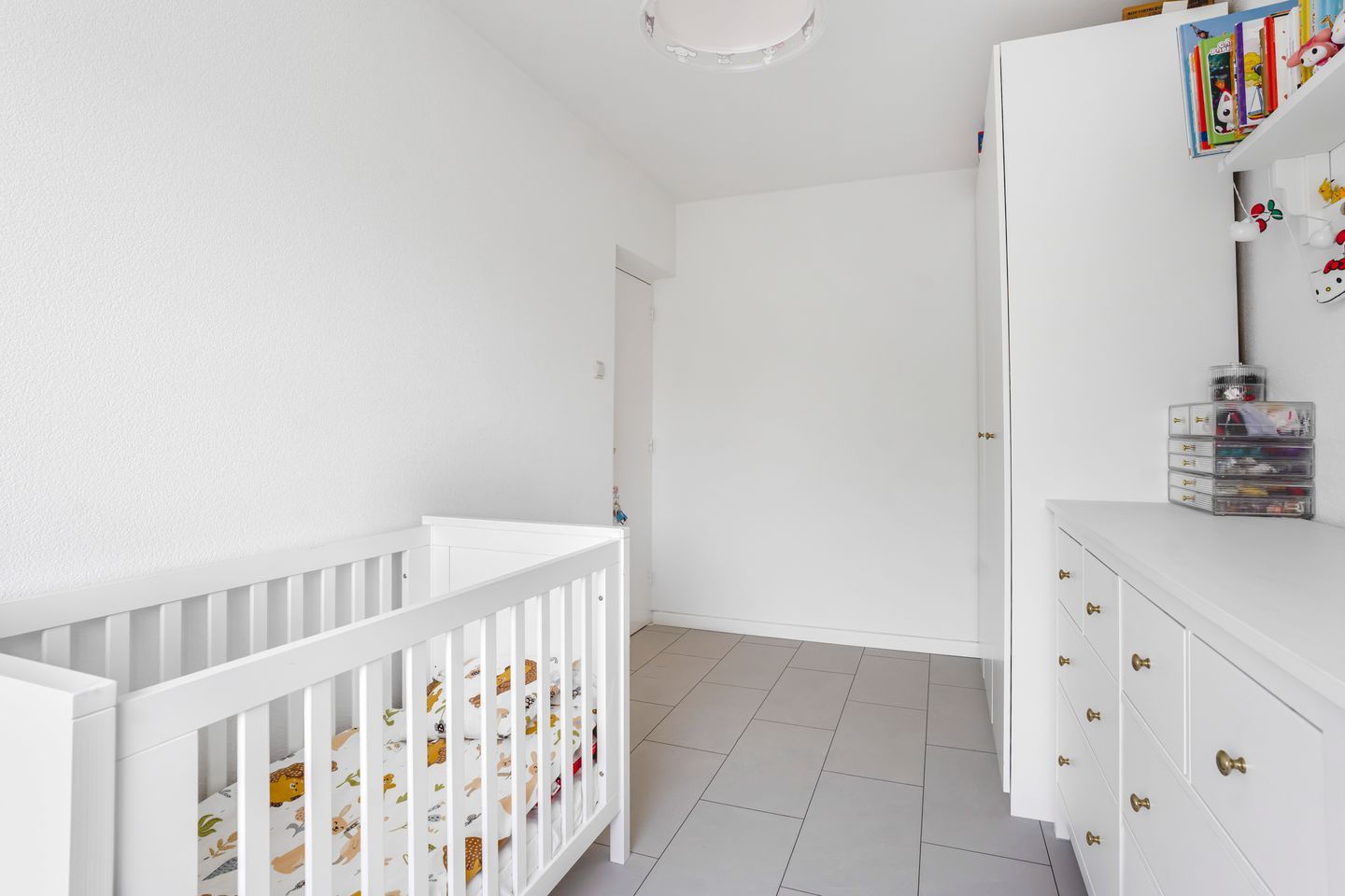 Spacious Four-Room Apartment with Southwest-Facing Terrace in Osdorp — 19