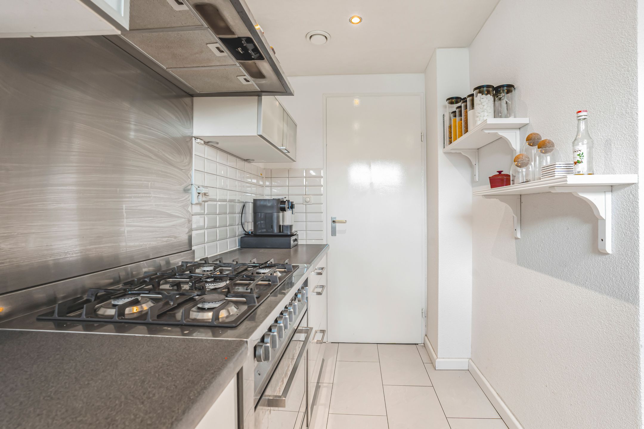 Spacious Four-Room Apartment with Southwest-Facing Terrace in Osdorp — 12