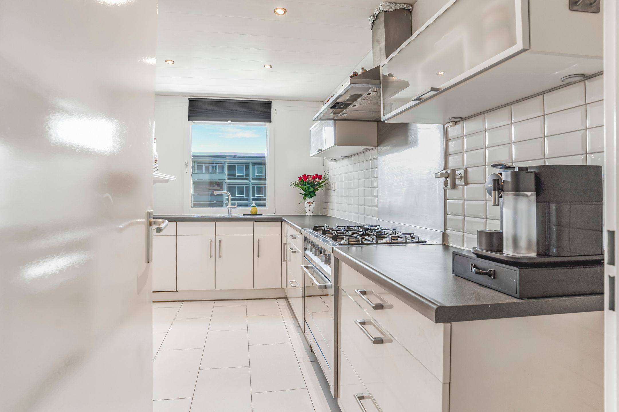 Spacious Four-Room Apartment with Southwest-Facing Terrace in Osdorp — 9