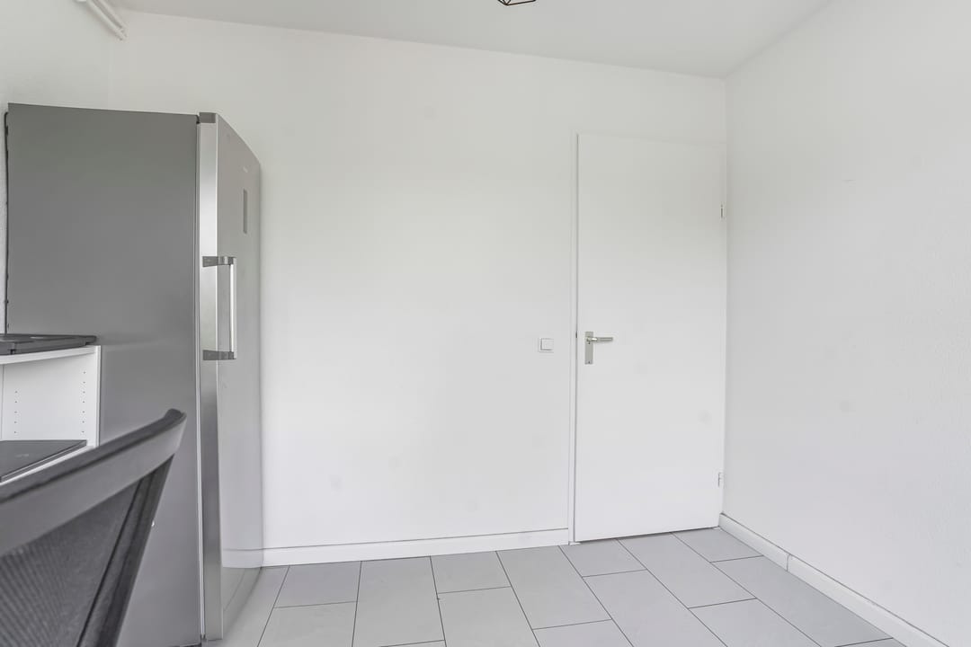 Spacious Four-Room Apartment with Southwest-Facing Terrace in Osdorp — 22