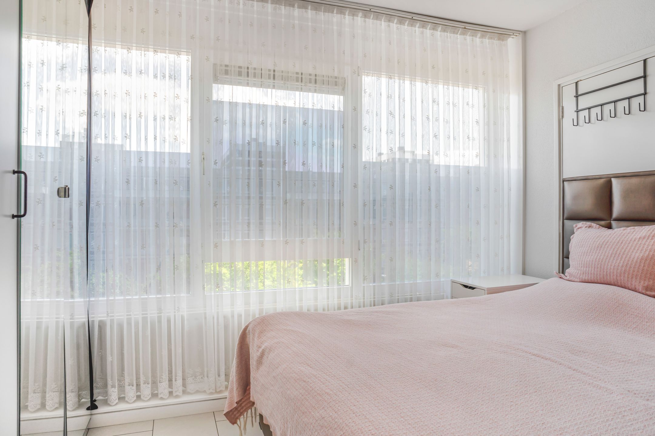 Spacious Four-Room Apartment with Southwest-Facing Terrace in Osdorp — 15