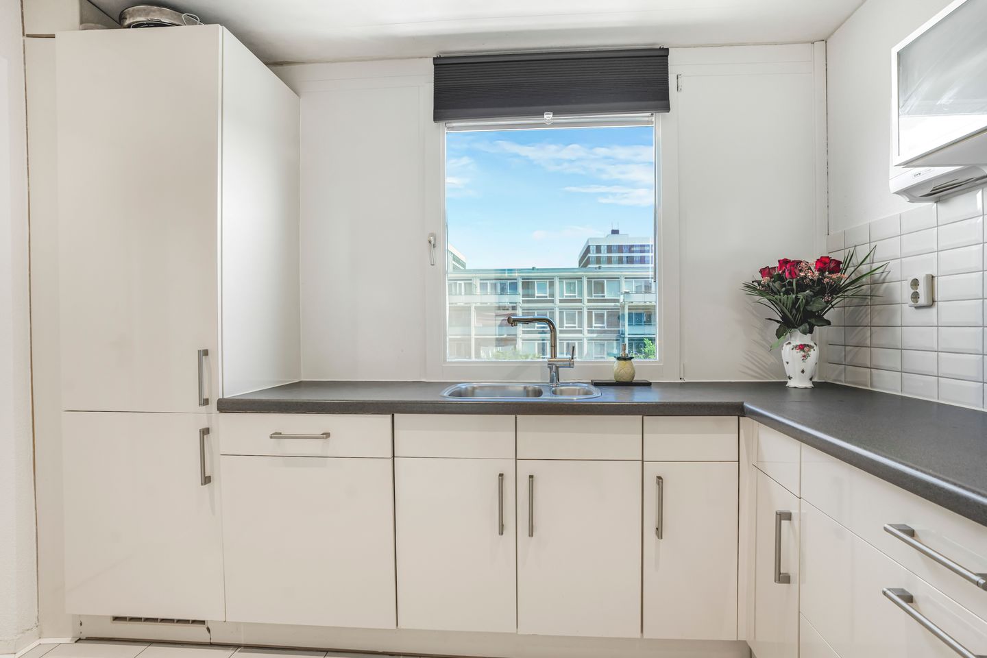 Spacious Four-Room Apartment with Southwest-Facing Terrace in Osdorp — 10