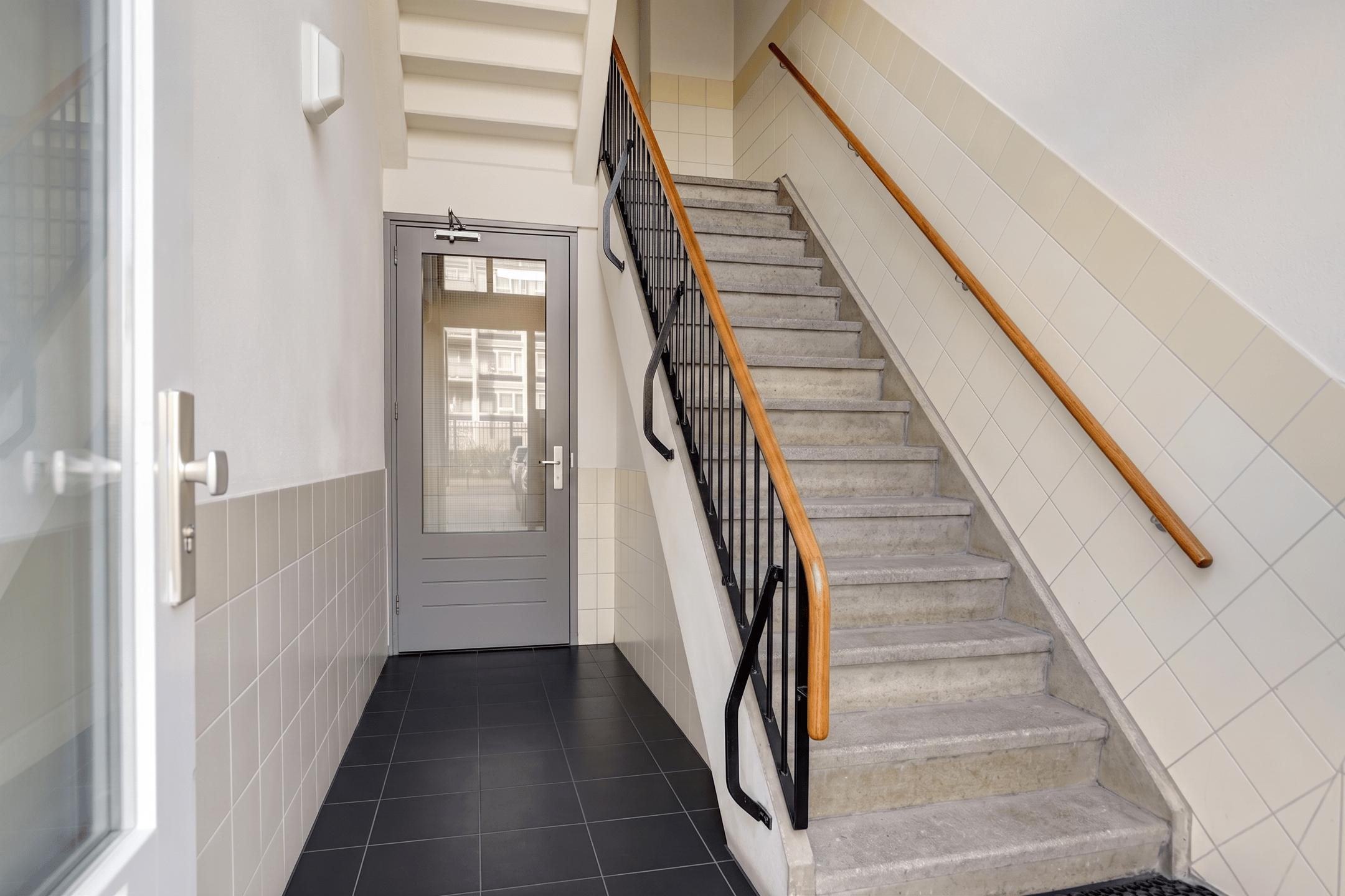 Spacious Four-Room Apartment with Southwest-Facing Terrace in Osdorp — 33