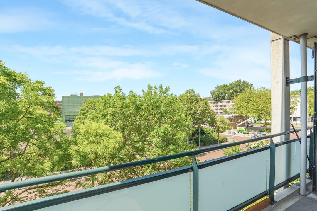 Spacious Four-Room Apartment with Southwest-Facing Terrace in Osdorp — 8