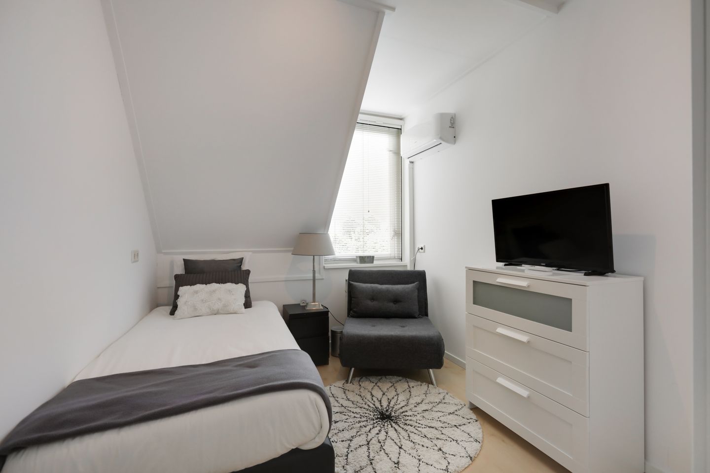 Spacious Semi-Detached Family Home with Garage in Dichteren — 49