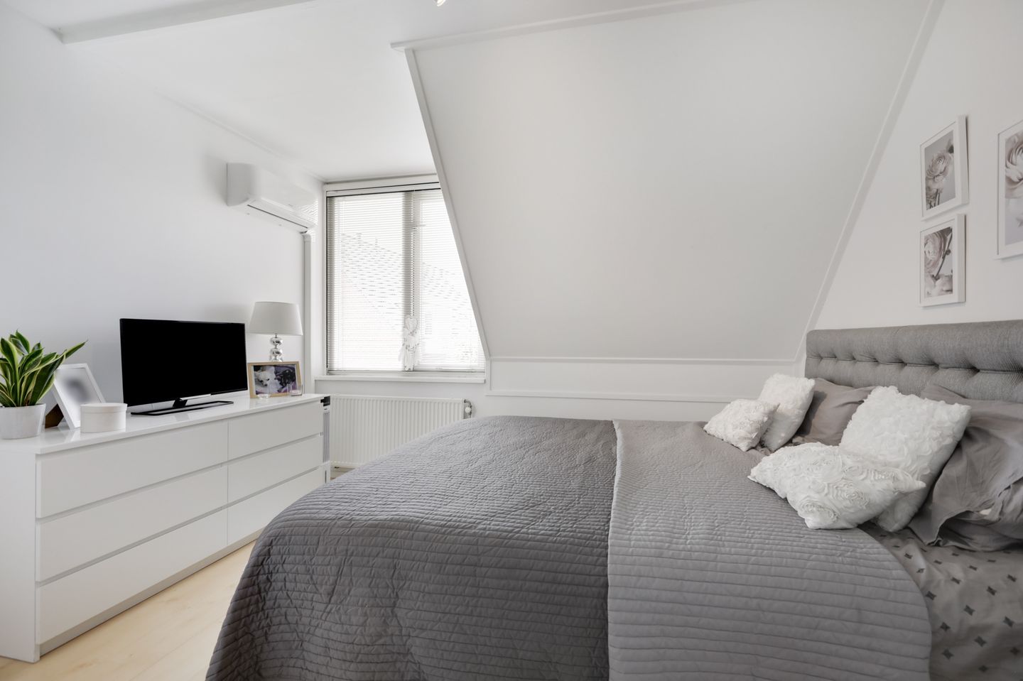 Spacious Semi-Detached Family Home with Garage in Dichteren — 44